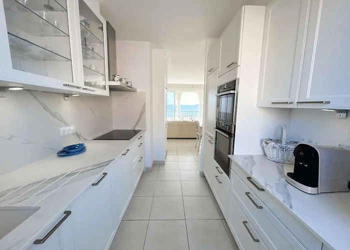 Spacieux Avec Balcon Et Acces A Port - Fr-1-868-12 Appartement *