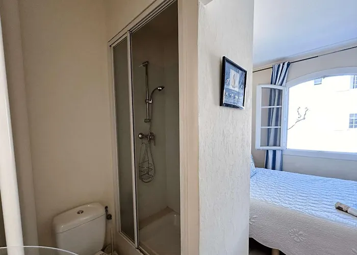 Spacieux Avec Balcon Et Acces A Port - Fr-1-868-12 * Grimaud